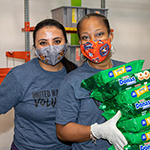 WI members volunteering at Houston Food Bank
